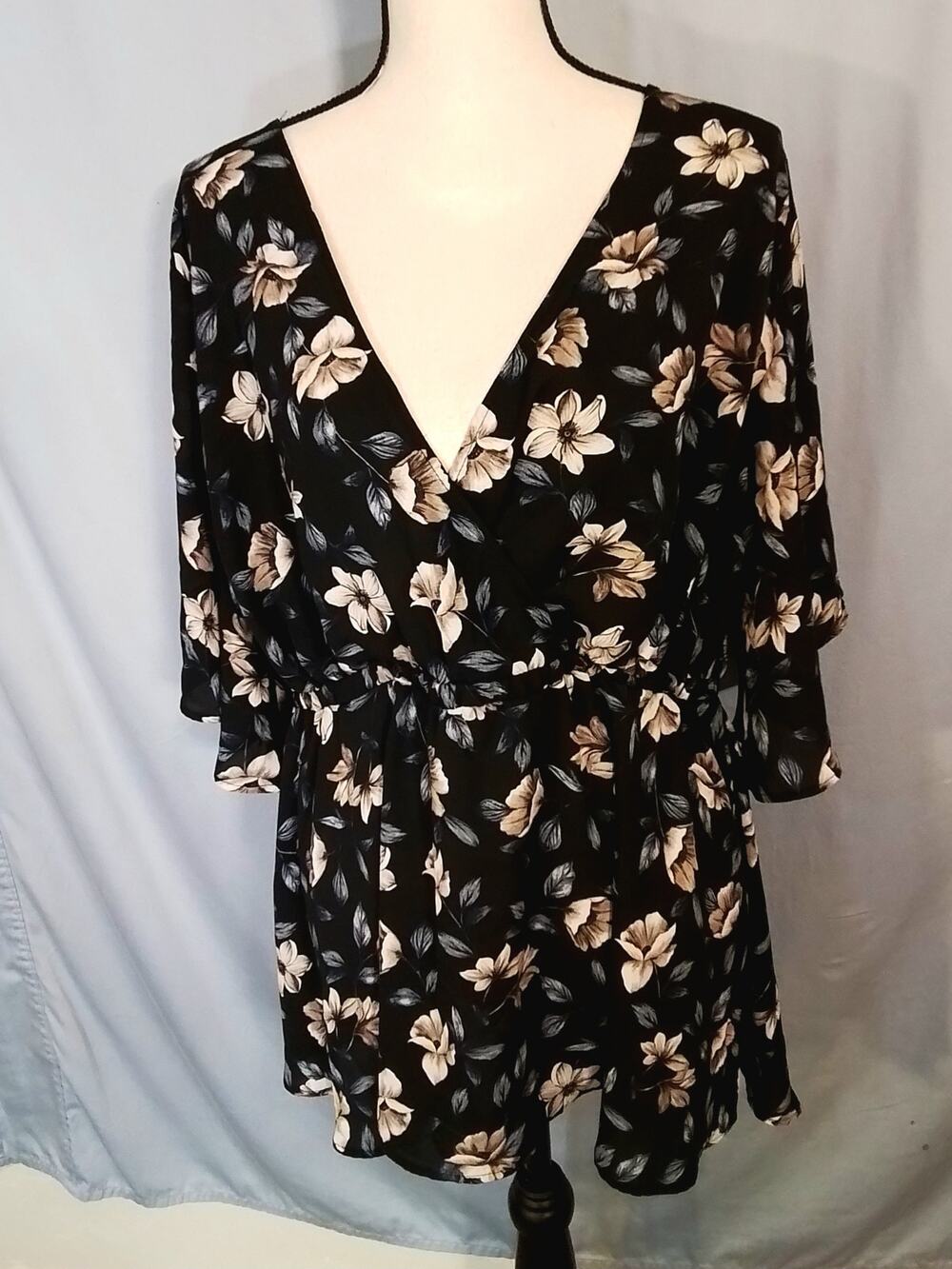 Torrid print top. tan flowers, blue leaves on black background.